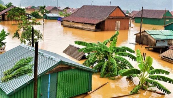 Lũ lụt gây hậu quả nghiêm trọng tại các tỉnh miền Trung.
