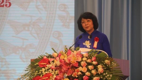 Phó Chủ tịch nước, Phó Chủ tịch thứ nhất Hội đồng Thi đua - Khen thưởng Trung ương Đặng Thị Ngọc Thịnh phát biểu tại đại hội.