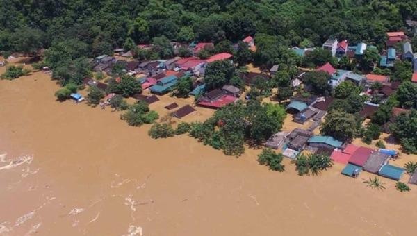 Lũ lụt gây thiệt hại nghiêm trọng ở miền Trung.