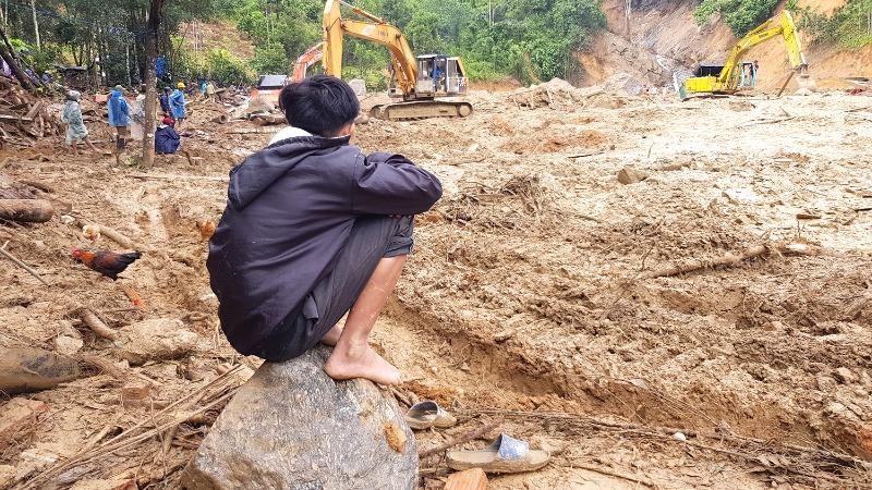 Quảng Nam chạy đua bão số 10 tìm người mất tích