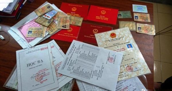 Đường dây làm giả giấy tờ bị phát hiện ở Nghệ An.