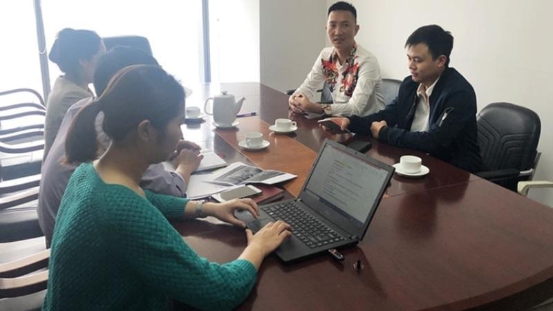Bùi Xuân Huấn tại buổi làm việc về xử phạt vi phạm hành chính với Cục Phát thanh truyền hình và thông tin điện tử.