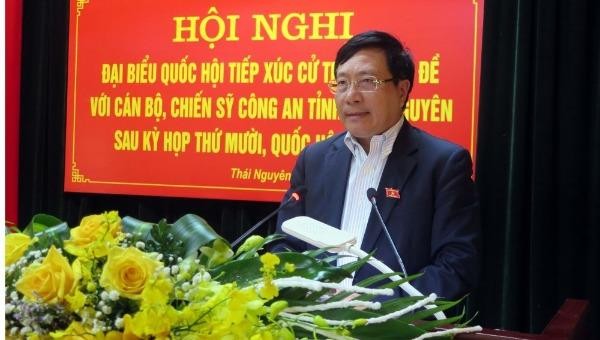 Phó Thủ tướng, Bộ trưởng Ngoại giao Phạm Bình Minh tiếp xúc cử tri chuyên đề với cán bộ, chiến sĩ Công an tỉnh Thái Nguyên.