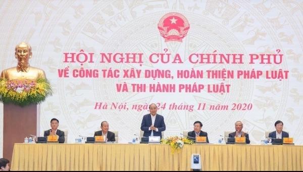 Thủ tướng Chính phủ Nguyễn Xuân Phúc chỉ trì Hội nghị của Chính phủ về công tác xây dựng, hoàn thiện pháp luật và thi hành pháp luật.