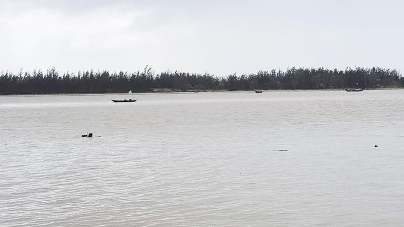 Sông Thu Bồn nơi 2 ngư dân mất tích.