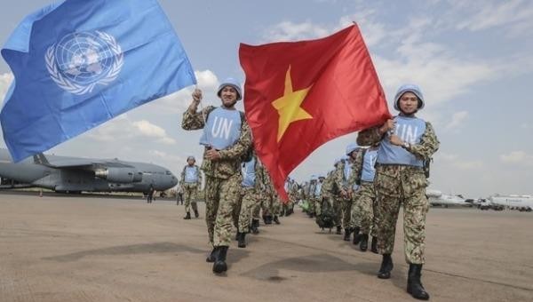 Cờ Việt Nam tung bay khi thực hiện nhiệm vụ gìn giữ hòa bình tại Nam Sudan.