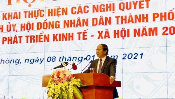 Bí thư Thành ủy, Chủ tịch HĐND TP Lê Văn Thành phát biểu tại hội nghị.