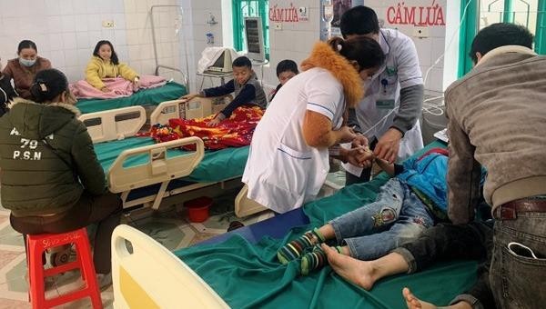 7 học sinh được đưa đến Trung tâm Y tế huyện Quế Phong cấp cứu.
