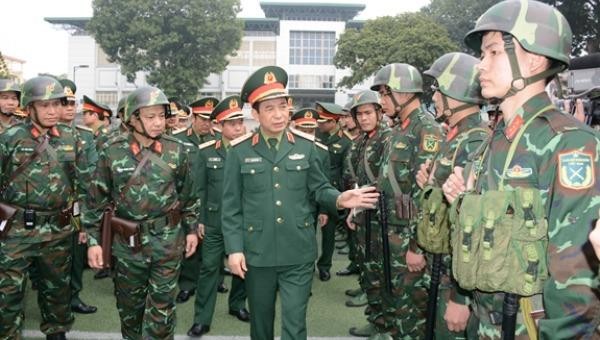Thượng tướng Phan Văn Giang cùng đoàn công tác kiểm tra công tác chuẩn bị sẵn sàng chiến đấu tại Lữ đoàn 144.