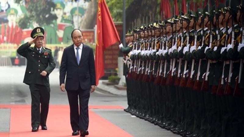 Thủ tướng Nguyễn Xuân Phúc duyệt đội danh dự Bộ đội Biên phòng.