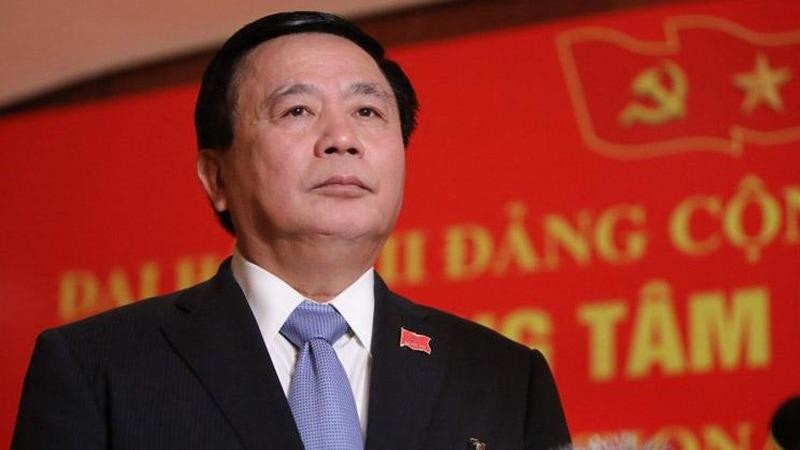 Uỷ viên Bộ Chính trị khoá XIII Nguyễn Xuân Thắng trả lời phỏng vấn báo chí bên lề Đại hội Đảng XIII.