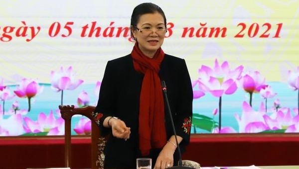 Bà Trương Thị Ngọc Ánh - Phó Chủ tịch UBTƯ MTTQ Việt Nam - phát biểu tại Hội nghị.