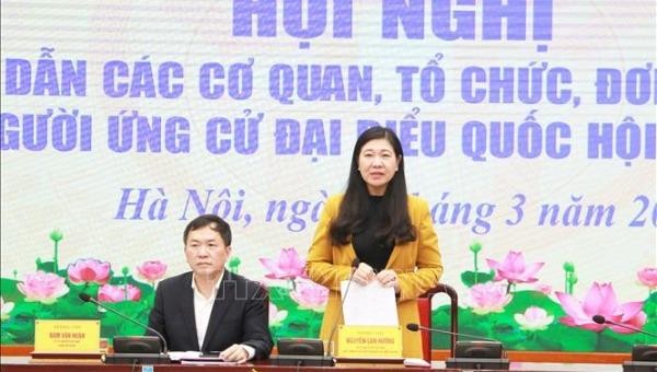 Chủ tịch Ủy ban Mặt trận Tổ quốc Việt Nam thành phố Hà Nội Nguyễn Lan Hương phát biểu tại Hội nghị.
