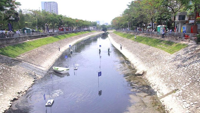 Xử lý ô nhiễm tại sông Tô Lịch vẫn là bài toán khó.