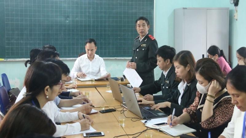 Ông Nguyễn Đức Uy, Chánh Thanh tra huyện Quốc Oai đã công bố quyết định thanh tra liên ngành liên quan. Ảnh Báo tin tức.