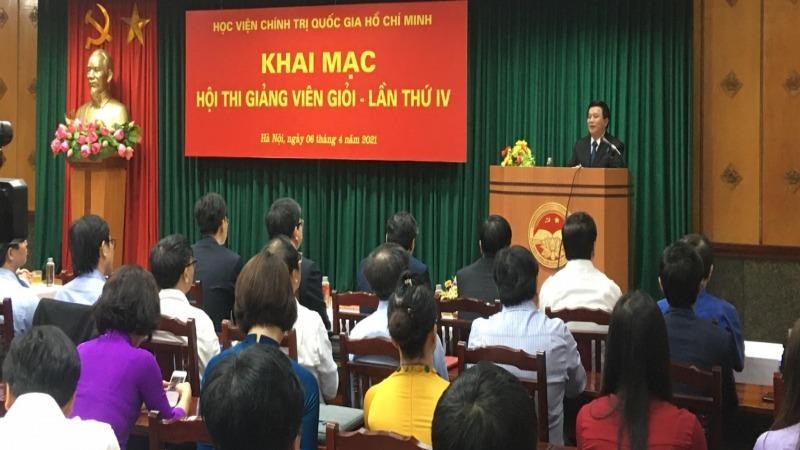 Giám đốc Học viện Chính trị Quốc gia Hồ Chí Minh Nguyễn Xuân Thắng phát biểu tại lễ khai mạc.