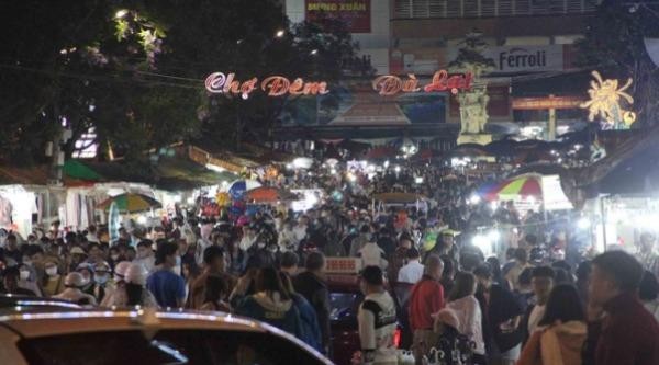 Chợ đêm Đà Lạt, một trong 10 địa điểm liên quan đến ca nhiễm Covid-19 ở Bắc Ninh. 