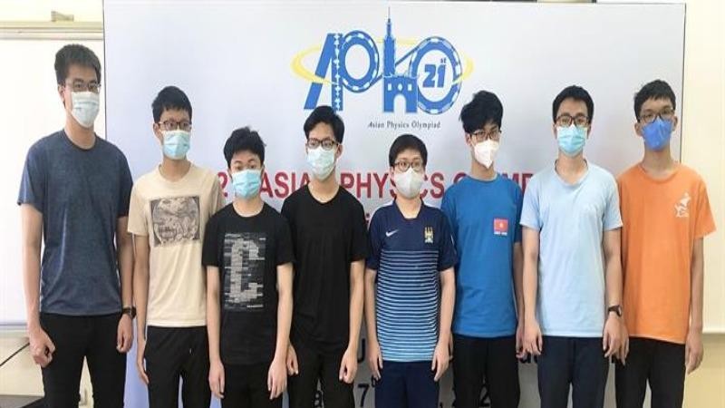 Các học sinh thuộc đội tuyển quốc gia Việt Nam tham dự Olympic Vật lí Châu Á - Thái Bình Dương năm 2021.