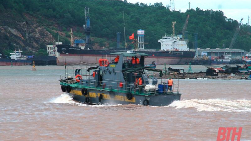 Lực lượng Bộ đội Biên phòng tỉnh Thanh Hóa tham gia tìm kiếm ngư dân bị trôi dạt trên biển. Ảnh Báo Thanh Hoá.