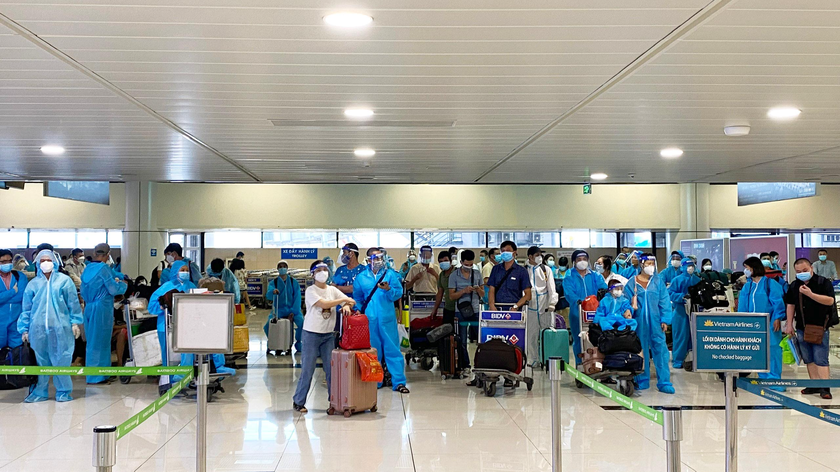 Công dân về đến sân bay Nội bài an toàn. Ảnh Cổng thông tin điện tử tỉnh Bắc Giang.