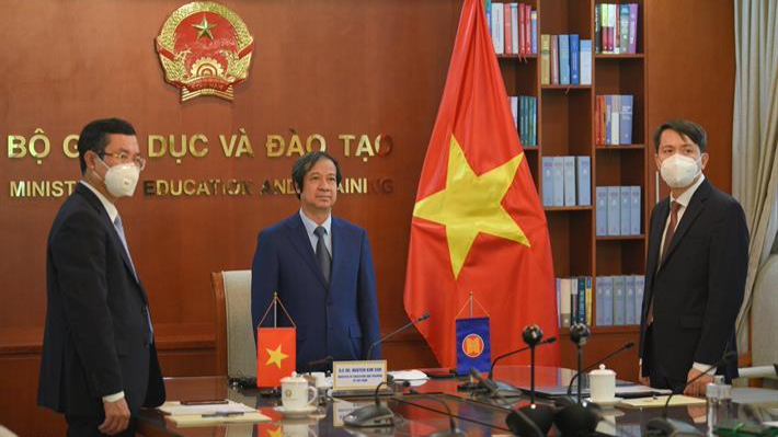 Bộ trưởng Bộ GD&ĐT Việt Nam Nguyễn Kim Sơn và lãnh đạo Bộ GD&ĐT tại lễ tiếp nhận vai trò Chủ tịch kênh Giáo dục ASEAN nhiệm kỳ 2022-2023 được tổ chức theo hình thức trực tuyến.