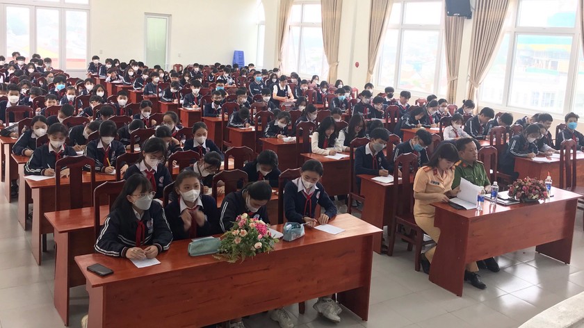 Gần 2.000 học sinh Đà Lạt được tuyên truyền pháp luật và chống bạo lực học đường