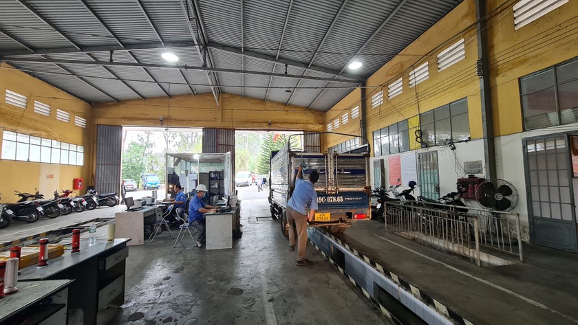 Đăng kiểm xe tại một trung tâm ở Lâm Đồng.