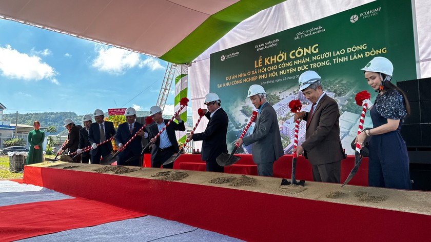 Lãnh đạo tỉnh Lâm Đồng cùng các đại biểu thực hiện nghi thức động thổ khởi công công trình.