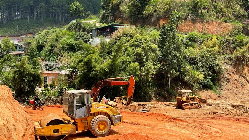Thi công dự án đường vành đai TP Đà Lạt thời điểm tháng 6. Ảnh Sở Giao thông vận tải tỉnh Lâm Đồng.