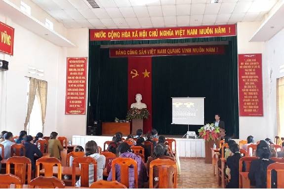 Một buổi nói chuyện chuyên đề về giảm thiều mất cân bằng giới tính khi sinh tại huyện Lâm Hà (tỉnh Lâm Đồng).