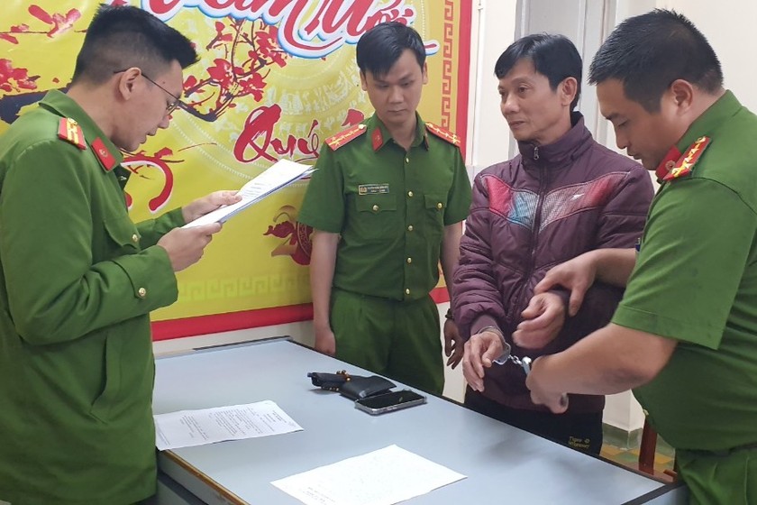 Cơ quan CSĐT tống đạt quyết định khởi tố bị can, bắt tạm giam với Ngô Thanh Nghĩa - Phó giám đốc KDL làng Cù Lần.
