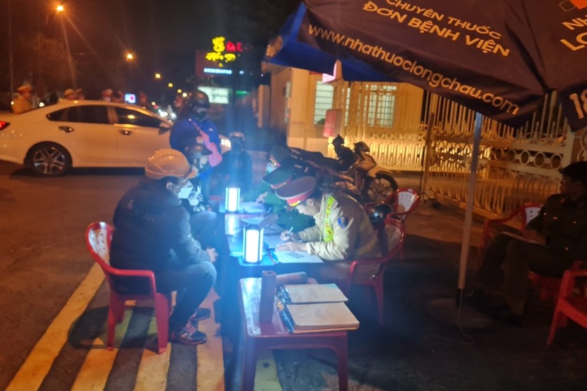 Công an tỉnh Lâm Đồng xử lý vi phạm trật tự an toàn giao thông trên quốc lộ 20.