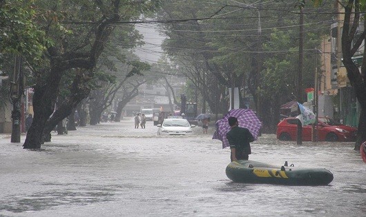 Một số tuyến đường tại thành phố Huế bị ngập sâu (ảnh T.N)