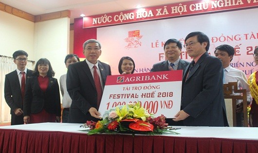 Ngân hàng Nông nghiệp và Phát triển Nông thôn Việt Nam Chi nhánh TT- Huế tài trợ 1 tỷ đồng cho Festival Huế 2018