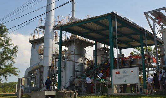 Lò đốt chất thải  vừa được vận hành tại khu xử lý rác thải Thủy Phương (tỉnh TT-Huế)