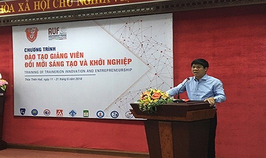 PGS.TS Huỳnh Văn Chương- Phó Hiệu trưởng ĐH Huế phát biểu tại buổi lễ