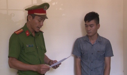 Cơ quan Công an đọc lệnh bắt giữ đối với đối tượng Lê Hoài Lộc