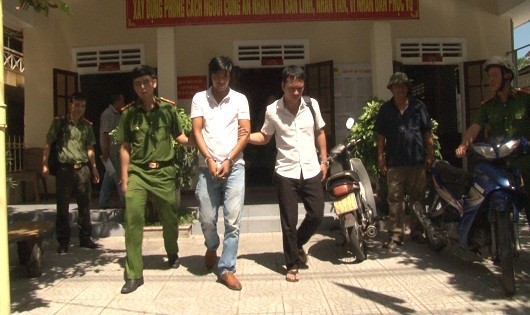 Đối tượng Nguyễn Văn Phú bị cơ quan công an bắt giữ 
