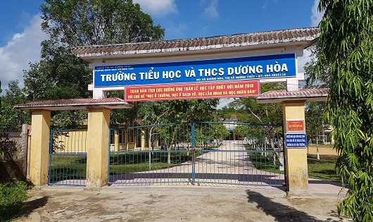 Trường Tiểu học và THCS Dương Hòa, nơi ông Nguyễn Xuân Hợp mượn hàng trăm triệu đồng của nhân viên rồi "mất tích"