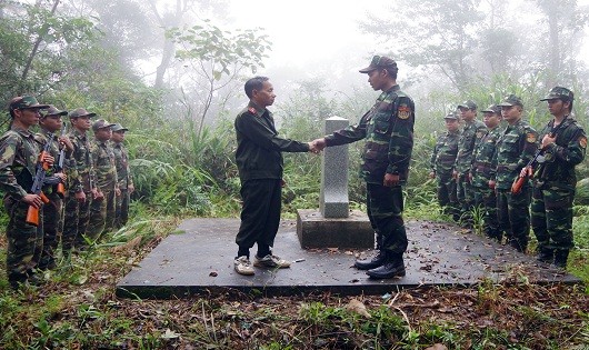 Đồn biên phòng Nhâm, Bộ đội tỉnh TT Huế và Bộ chỉ huy quân sự tỉnh Sê Kông tuần tra bên cột mốc 651