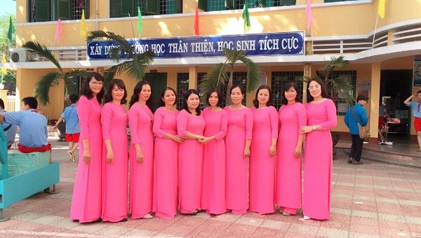 Miễn giá vé cho phụ nữ trong nước và quốc tế khi mặc trang phục áo dài truyền thống Việt Nam đến tham quan di tích Huế. (Ảnh: Ngọc Hà)