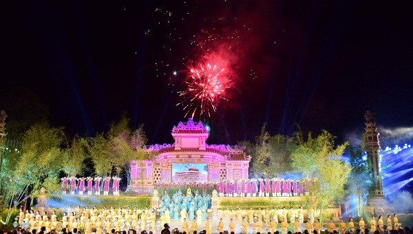 Với chủ đề “Tinh hoa nghề Việt” Festival nghề truyền thống Huế lần thứ 8 đã chính thức khai mạc