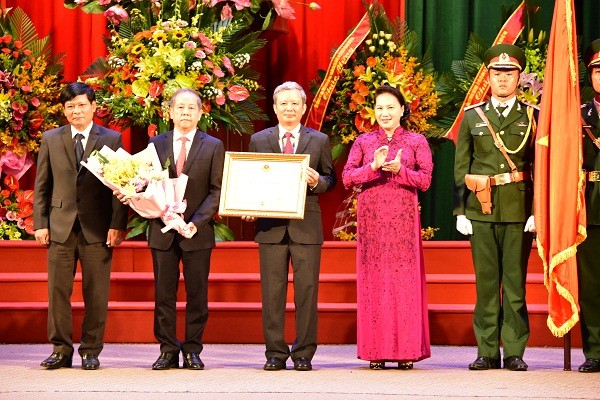 Chủ tịch Quốc hội Nguyễn Thị Kim Ngân trao Huân chương Độc lập hạng Nhất  cho tỉnh TT- Huế