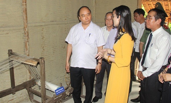 Thủ tướng Chính phủ Nguyễn Xuân Phúc thăm nhà lưu niệm Chủ tịch Hồ Chí Minh tại số 158 Mai Thúc Loan, thành phố Huế (ảnh Ng. Minh)