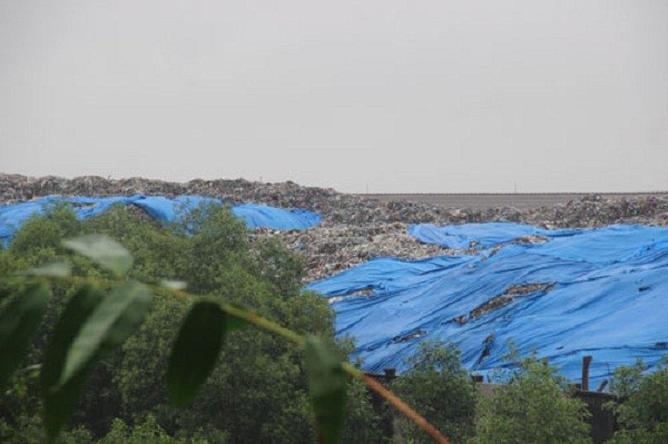 Bãi chôn lấp chất thải rắn Thủy Phương dự kiến đến năm 2020 sẽ đóng cửa (ảnh Quang Nhật)