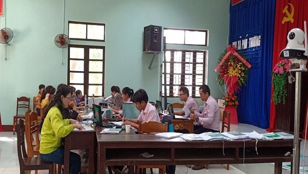 Giao dịch tại UBND xã Phú Thượng theo lịch cố định hàng tháng của NHCSXH huyện Phú Vang