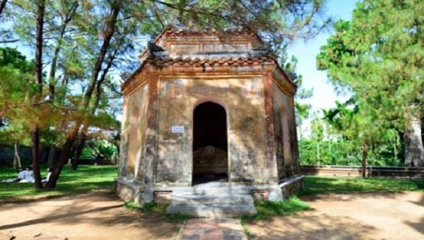 Nhà lục giác để bia “Ngự kiến Thiên Mụ tự” ở chùa Thiên Mụ được công nhận là bảo vật quốc gia