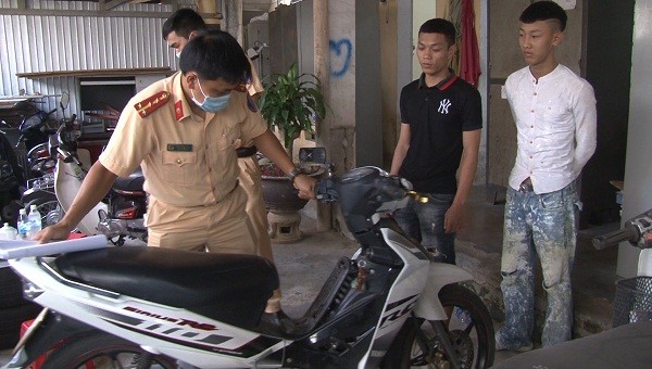 Đối tượng Nguyễn Vinh và chiếc xe máy gây tai nạn