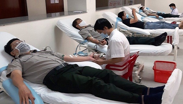 Công chức, người lao động các cơ quan Thi hành án dân sự tỉnh TT- Huế tham gia hiến máu