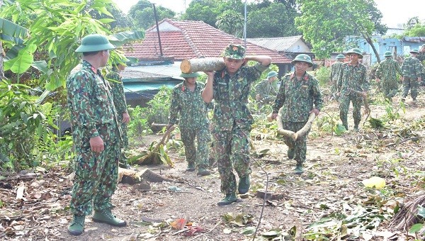 Lực lượng quân đội tham gia dọn dẹp vệ sinh tại khu vực Thượng Thành